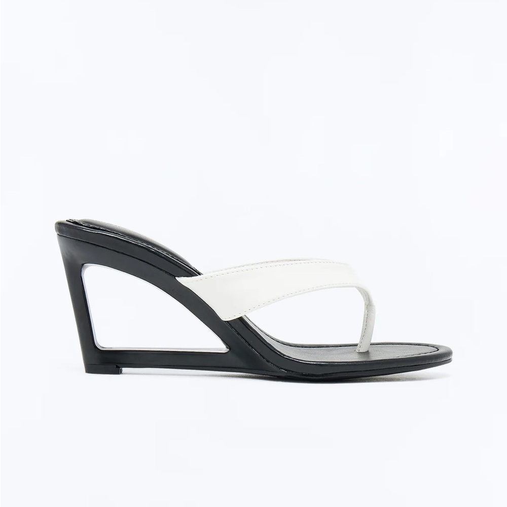 NIB Fashion Nova White & Black Wedge Thong Heels | size 9